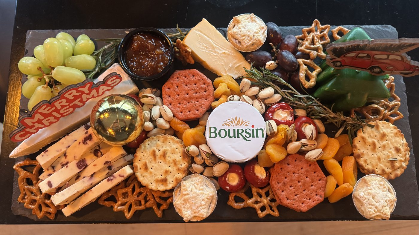 An overhead view of a packed Elhils grazing box